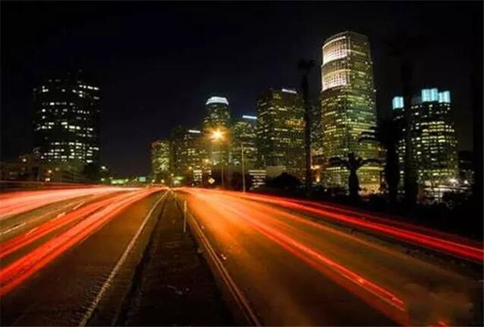 平邑租车夜间跑高速注意事项 避免一个人出行